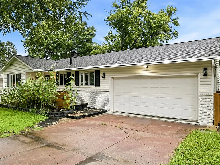 3315 S 104th Ave — Photo 3
