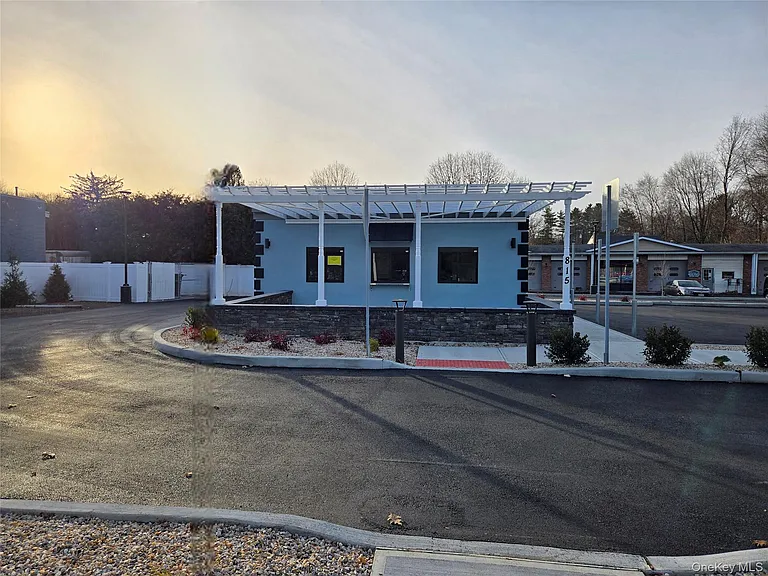 815 Violet Ave — Photo 1