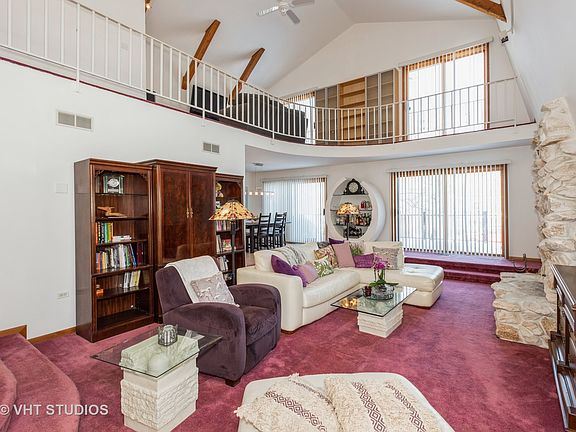 4th image of 22W155 Valleyview Dr