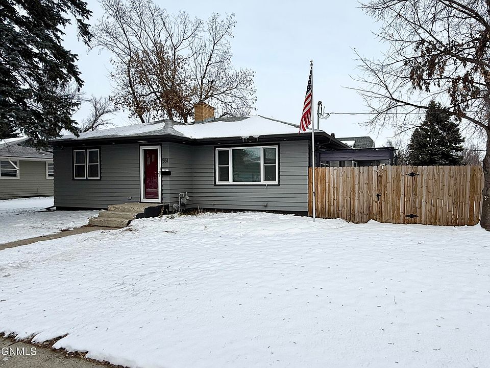 1st image of 551 6th St NE