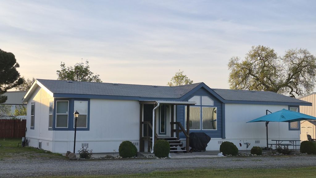 17380 Rancho Tehama Rd - Property Image
