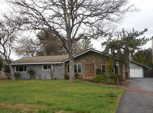 3090 Forest Hills Dr, Redding, CA 96002