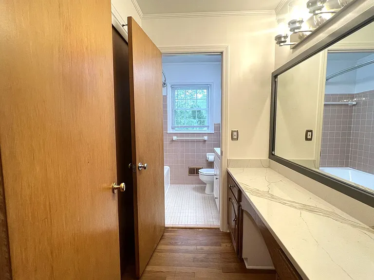 1943 Birchwood Way — Photo 33