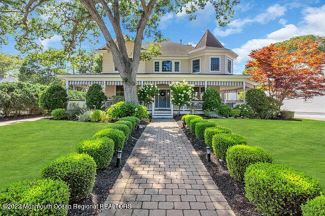 6 bed, 5.5 bath, $20,000 — Photo 2