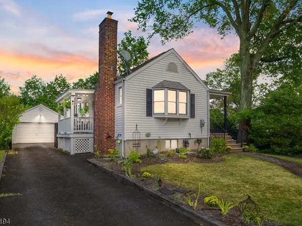 4 Highland St, Green Brook Twp., NJ 08812