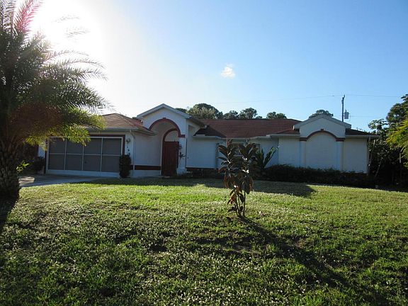 3rd image of 164 SW Milburn Cir