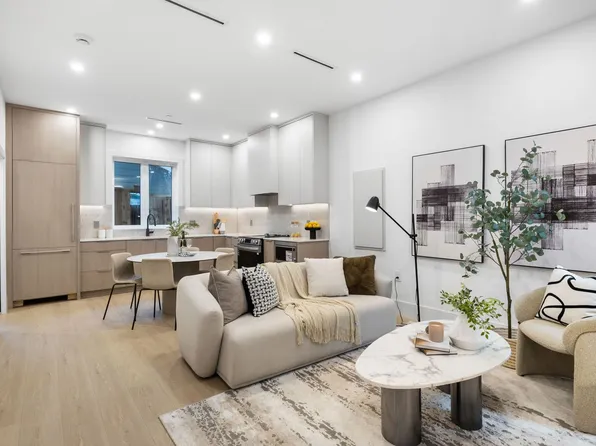 3277 Graveley St, Vancouver, BC V5K 3J3