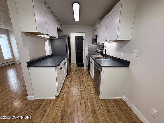 4th image of 2400 Barrow St APT 101