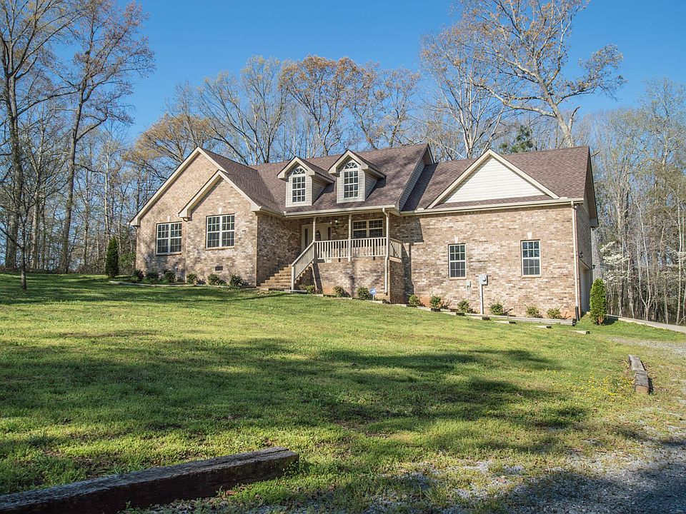 1st image of 135 Pinewood Ln