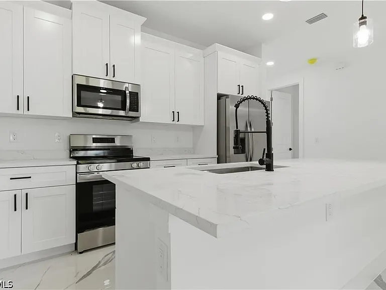 4789 Golfview Blvd — Photo 3