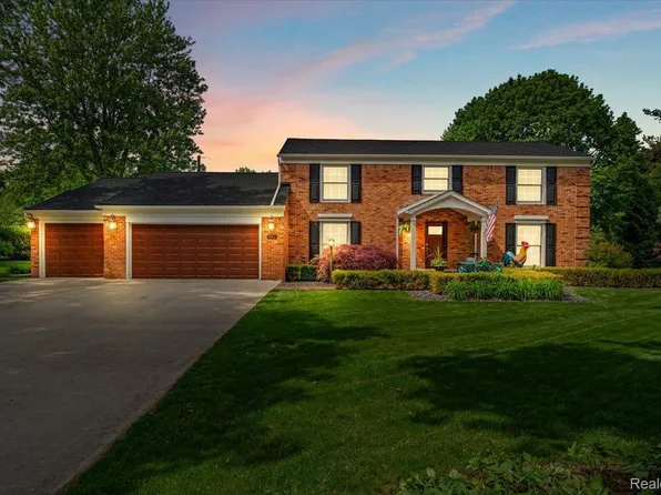 931 S Shady Hollow Cir, Bloomfield Hills, MI 48304