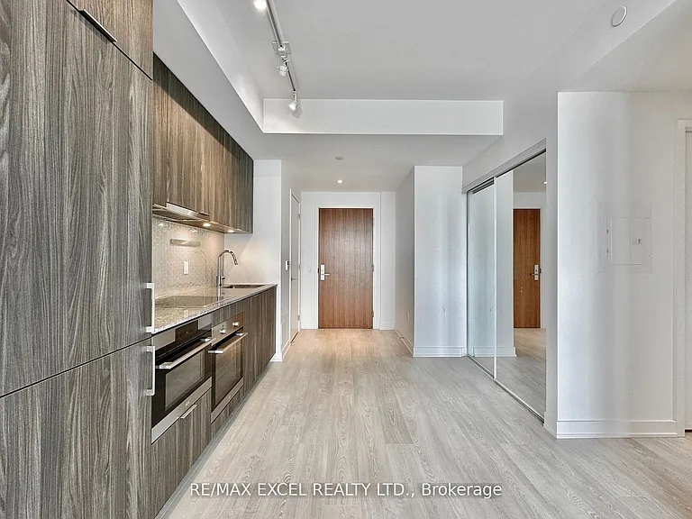 15 Queens Quay E #3101 — Photo 7