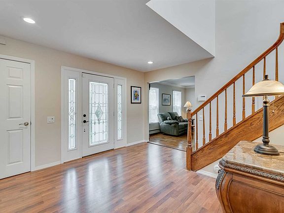 3rd image of 5 Northside Cir