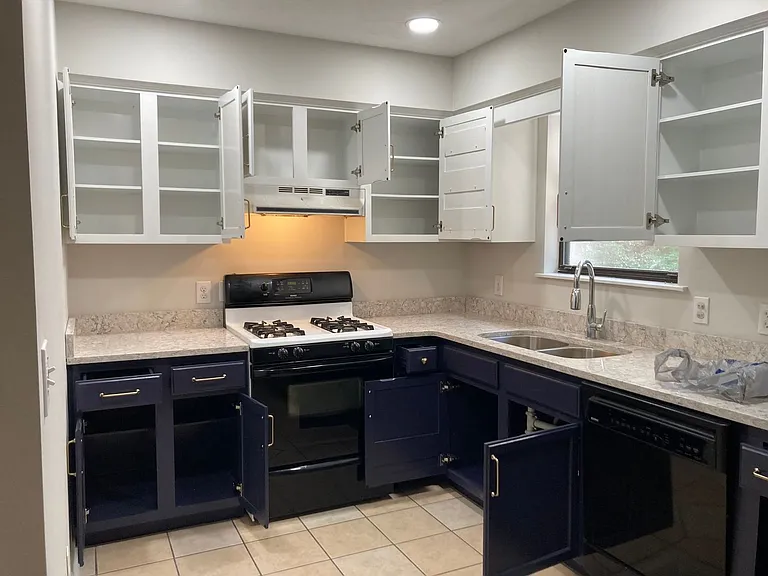 251 N Cedarbrook Dr — Photo 2