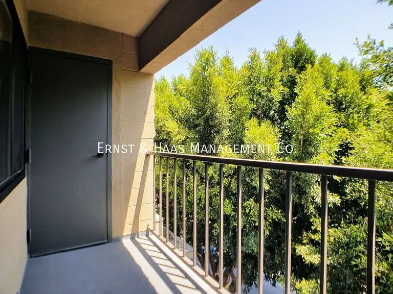 225 W 6th St #407 — Photo 9