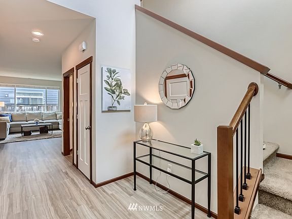 Spacious Entry Area