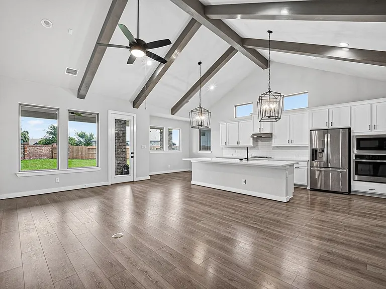 2600 Golden Palms Ln — Photo 1