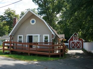 10 Lake Shore Dr, Wales, MA 01081