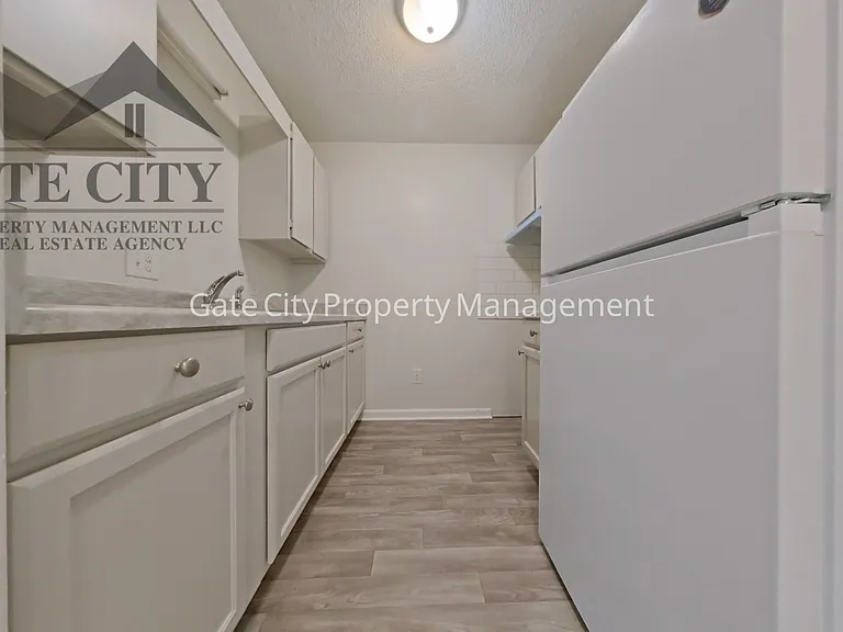 427 S Main St #8 — Photo 2