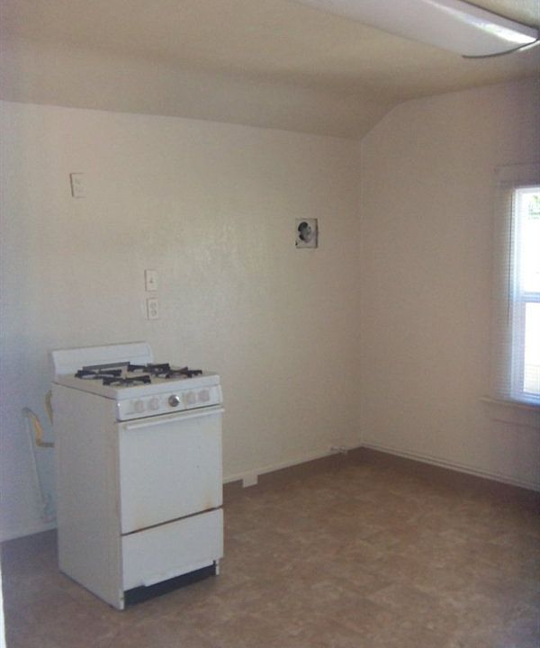 1st image of 415 1/2 N Broadway