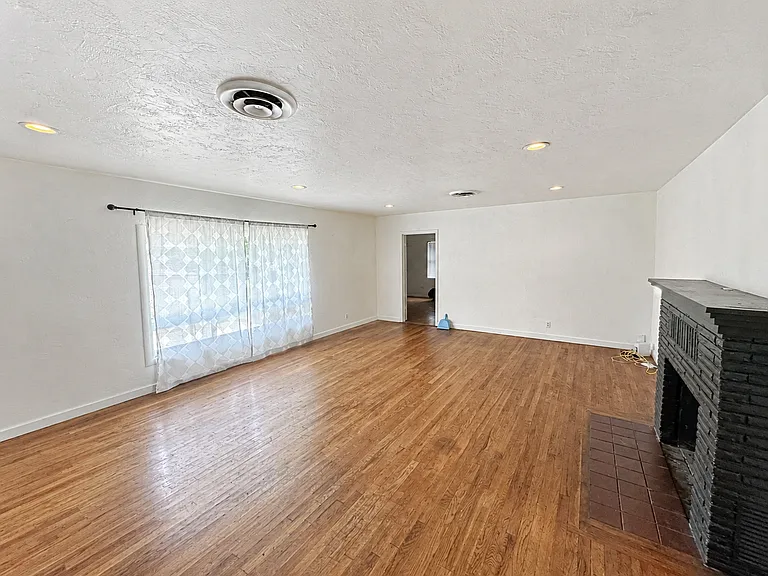 815 Gold St — Photo 12