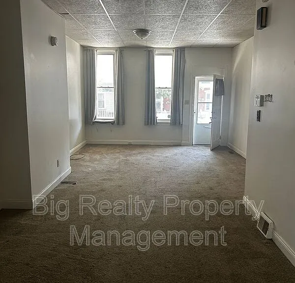 441 Walnut St — Photo 2