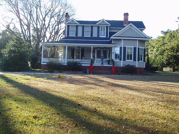 large front yard - croquet!!