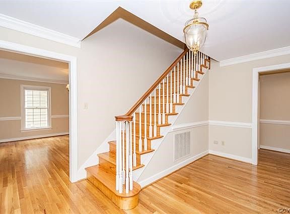3rd image of 23 W Runswick Dr