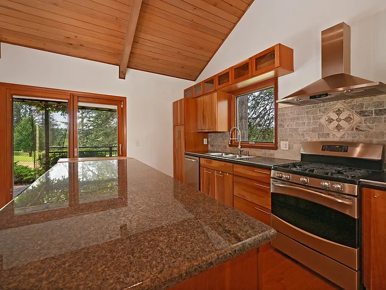 18307 NE 19th Pl — Photo 11