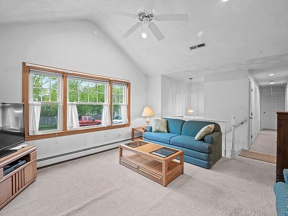 5th image of 7 Nells Pond Rd
