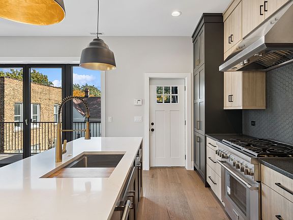 5th image of 3651 N Damen Ave #2