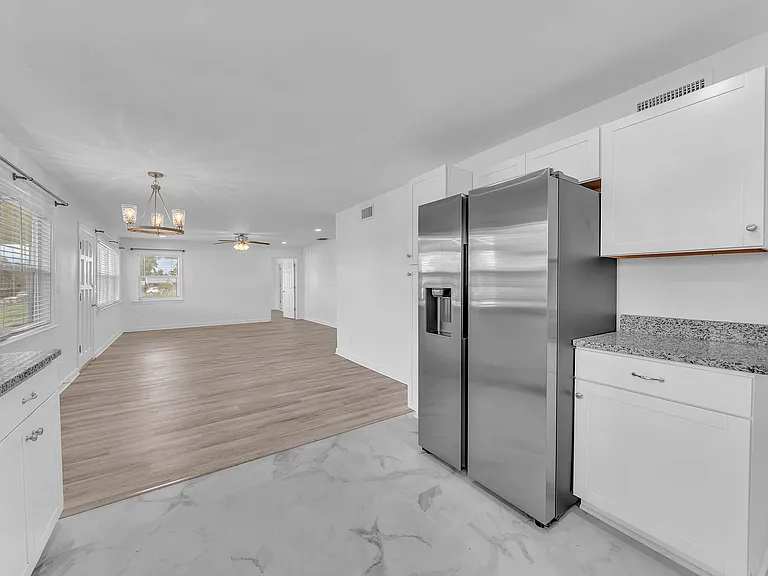 4900 S Lakewood Dr — Photo 5