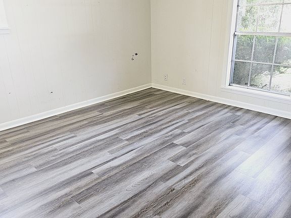 4th image of 499 Bronco Cir