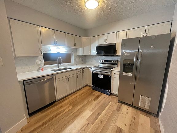 5th image of 2745 Red Oak Ln #1