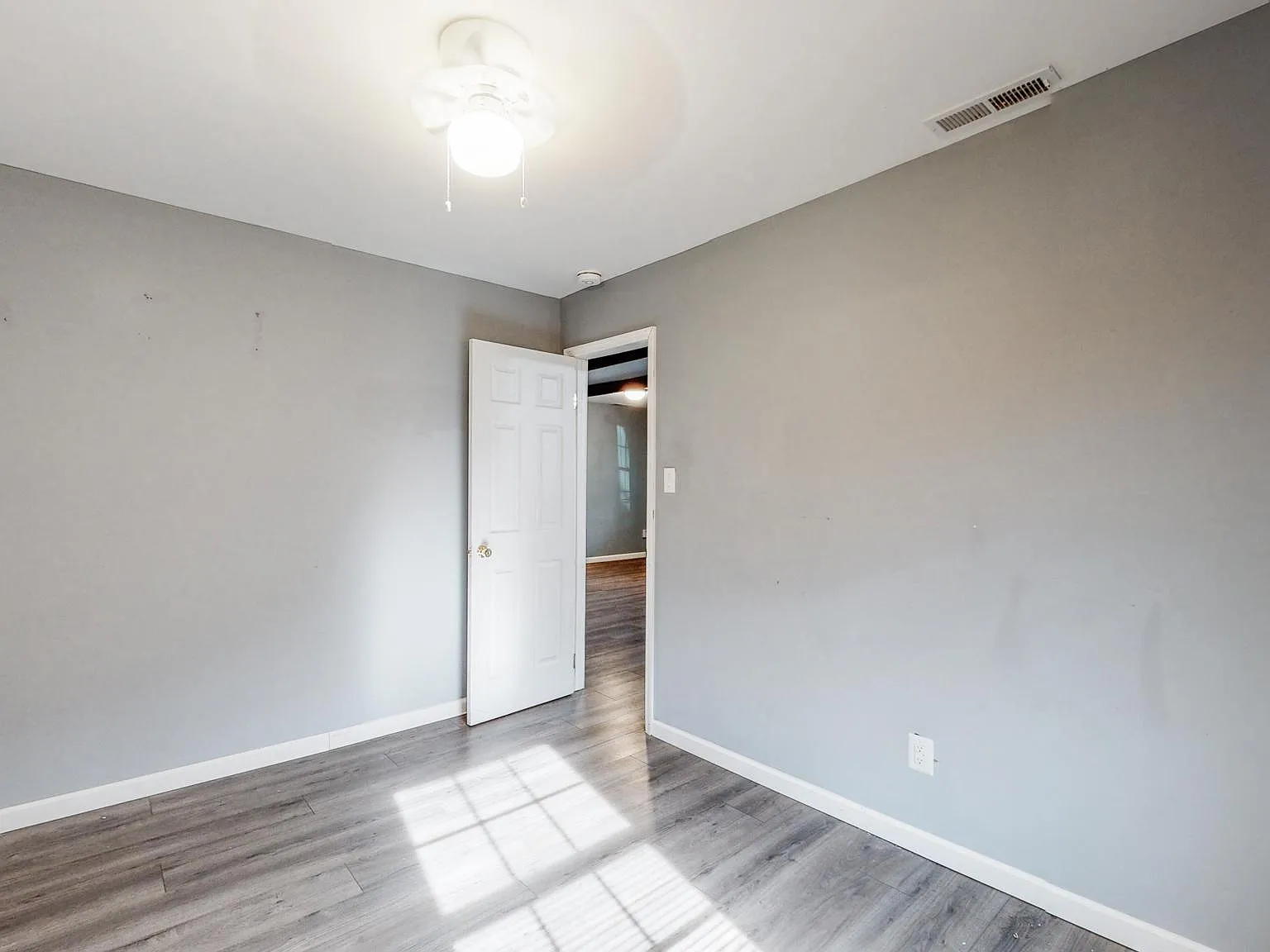 2 bed, 945 sqft, $1,500 — Photo 2