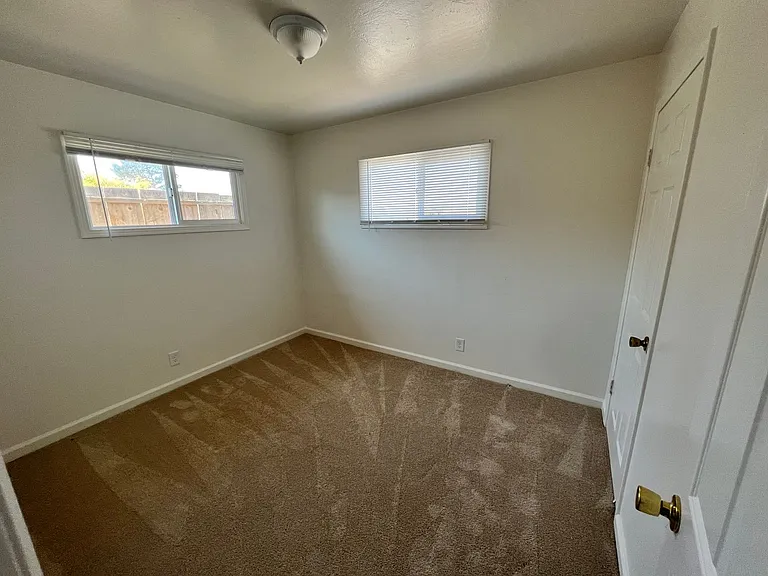 1560 La Salle Ave — Photo 5