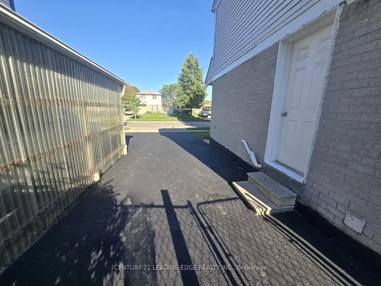 4 bed, $3,400 — Photo 2