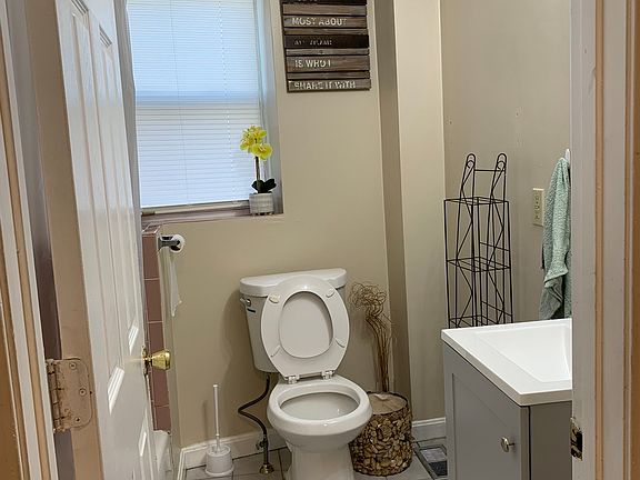 5th image of 1227 Sea St #1C