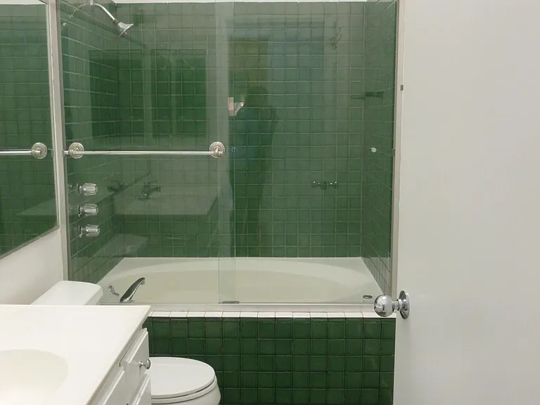 438 S Venice Blvd #5 — Photo 13
