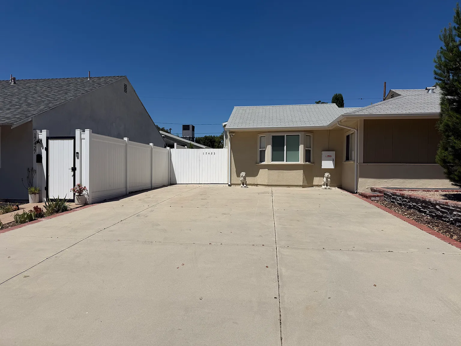 2 bed, 1100 sqft, $3,400 — Photo 2