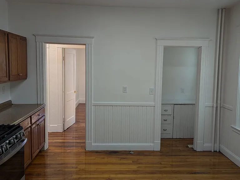 545 Revere St — Photo 4