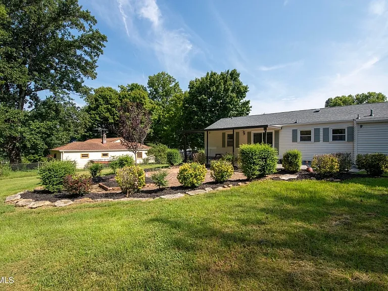 5909 Adelia Dr — Photo 27