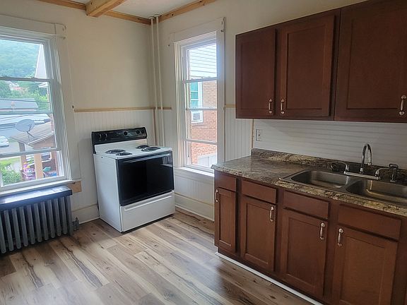 3rd image of 506 Highland Ave #2