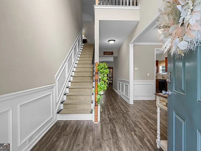 77 Lakeshore Pkwy — Photo 3