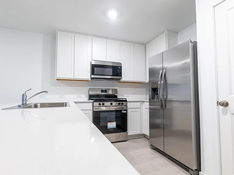 31406 Pratola Serra Cir — Photo 11