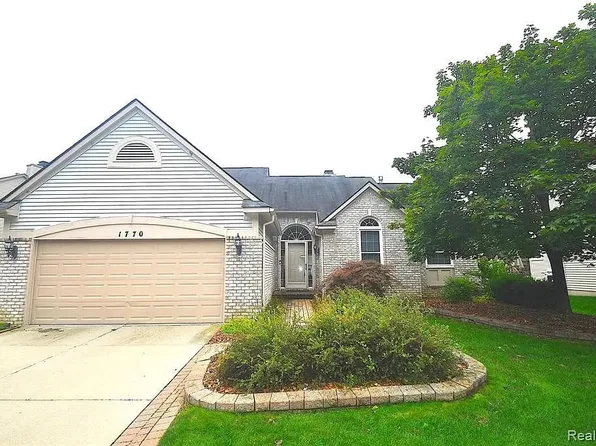 1770 Dogwood Trl, Commerce Township, MI 48390