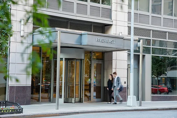 Rented by Greystar | media 7