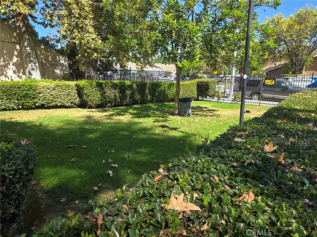 2 bed, 1.5 bath, 839 sqft, $2,200 — Photo 2