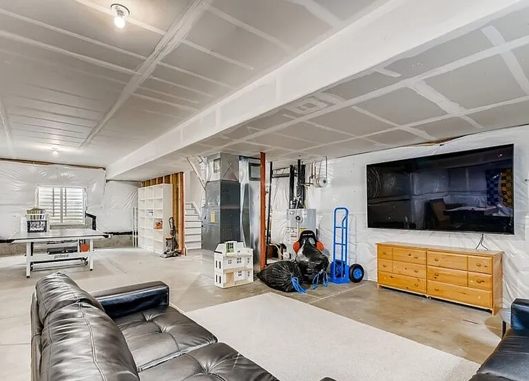 6572 Empire Ave — Photo 16