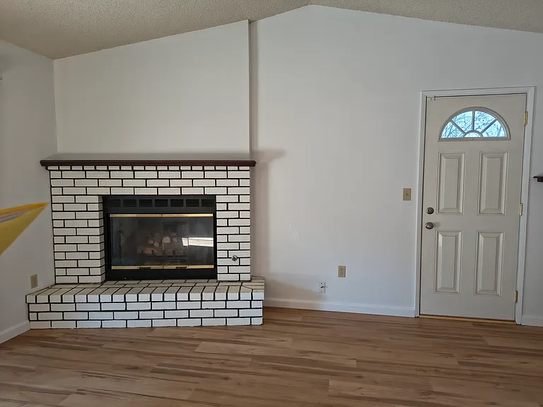 1475 Godell St — Photo 3